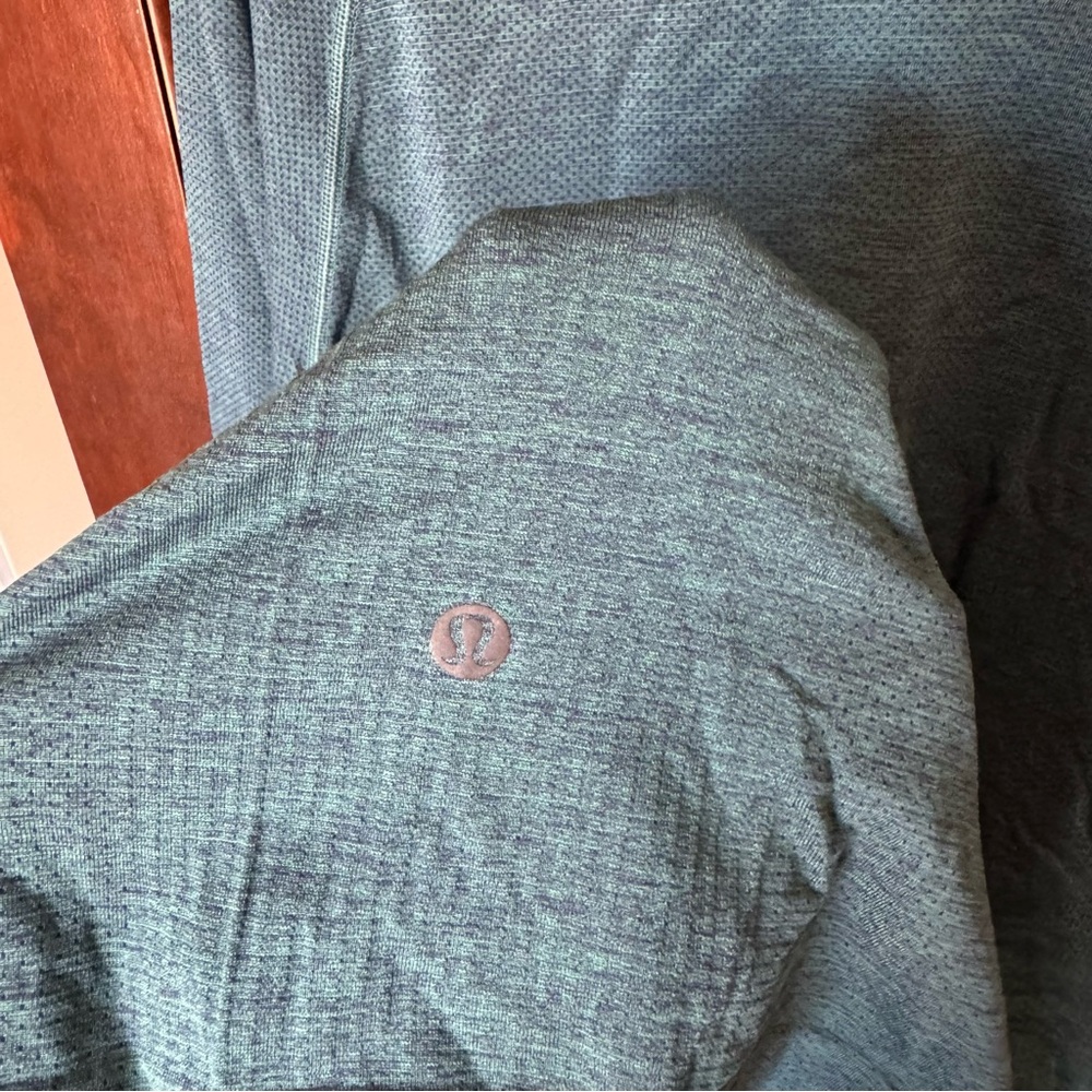 lululemon athletica Men's Long-Sleeve Crew in Teal